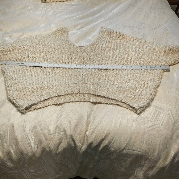 Women’s POL Tan and White Chenille Oversized Sweater, Large - Picture 11 of 15